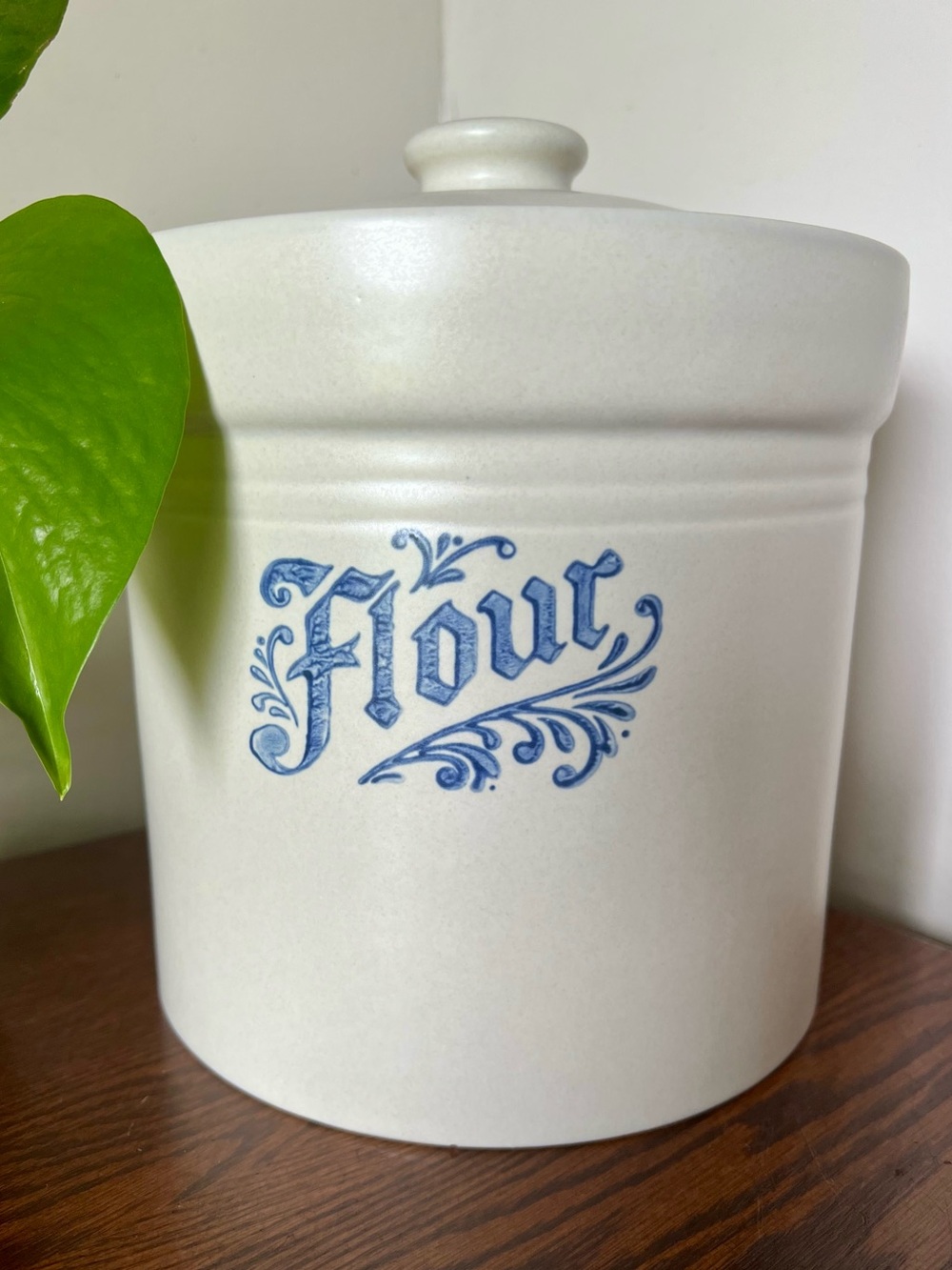 PFALTZGRAFF YORKTOWNE STONEWARE FLOUR CANISTER with LID 3.5 QUARTS